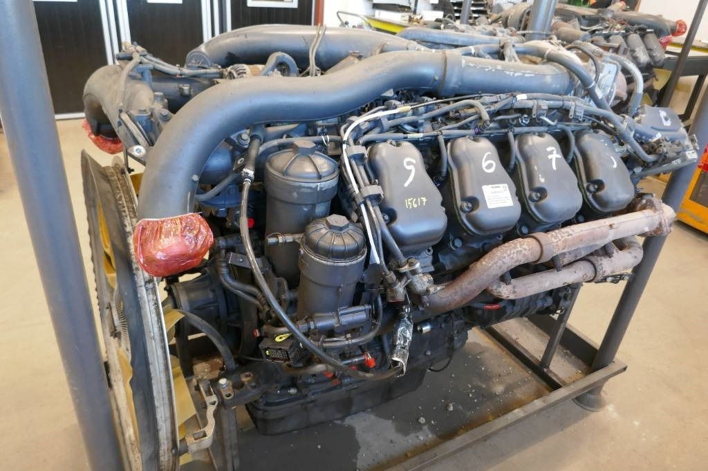 Scania R 520 - Motor - Teherautó: 3 kép. Scania R 520 - Motor - Teherautó: 3 kép.