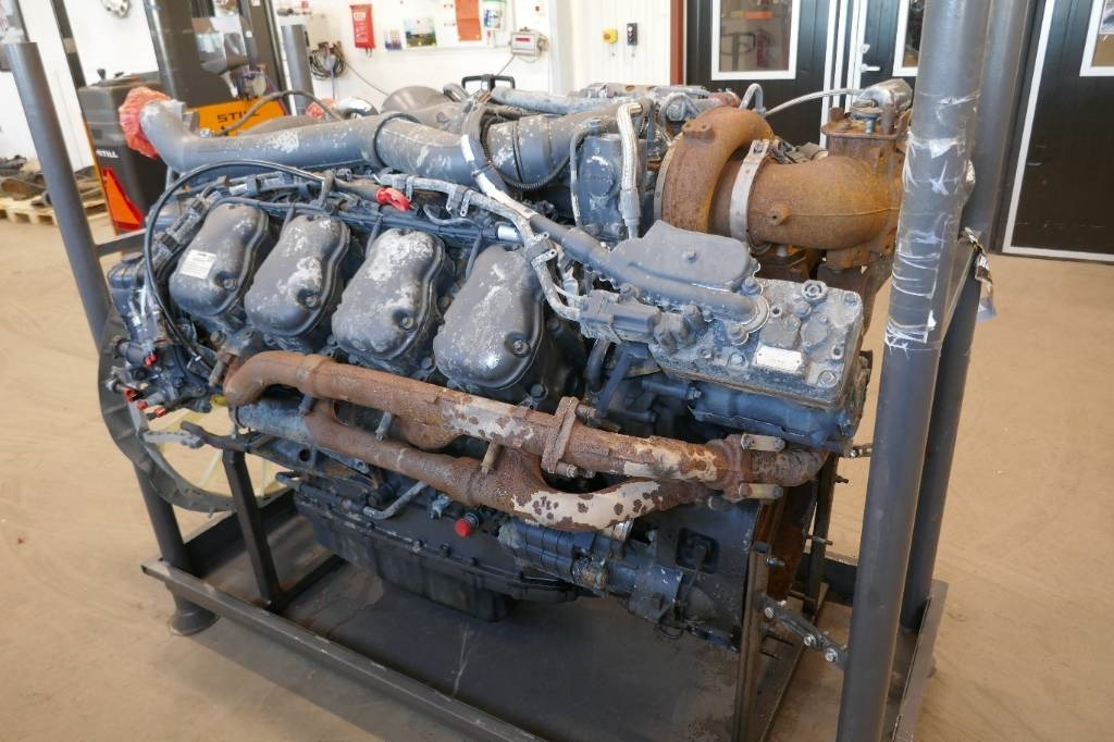Scania R 580 - Motor - Teherautó: 2 kép. Scania R 580 - Motor - Teherautó: 2 kép.