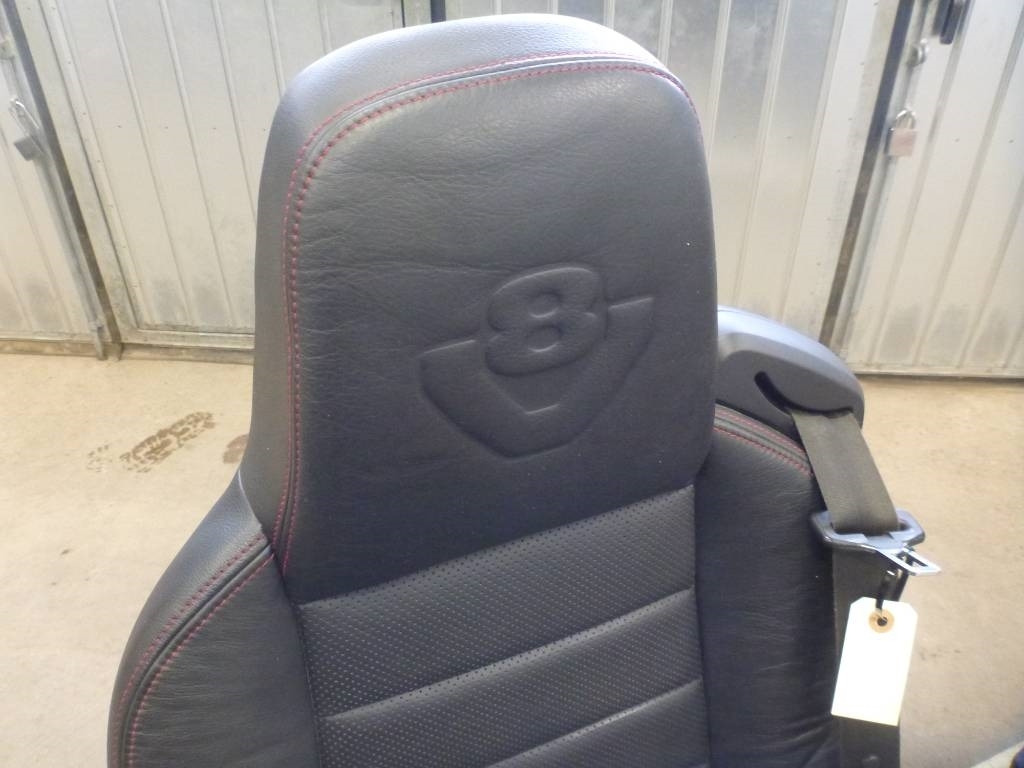 Scania R 650 - Fülke - Teherautó: 4 kép. Scania R 650 - Fülke - Teherautó: 4 kép.