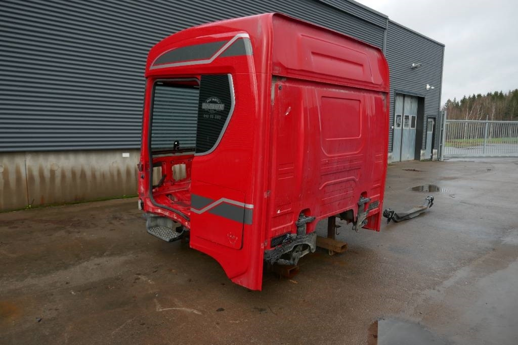 Scania R 650 - Fülke - Teherautó: 3 kép. Scania R 650 - Fülke - Teherautó: 3 kép.