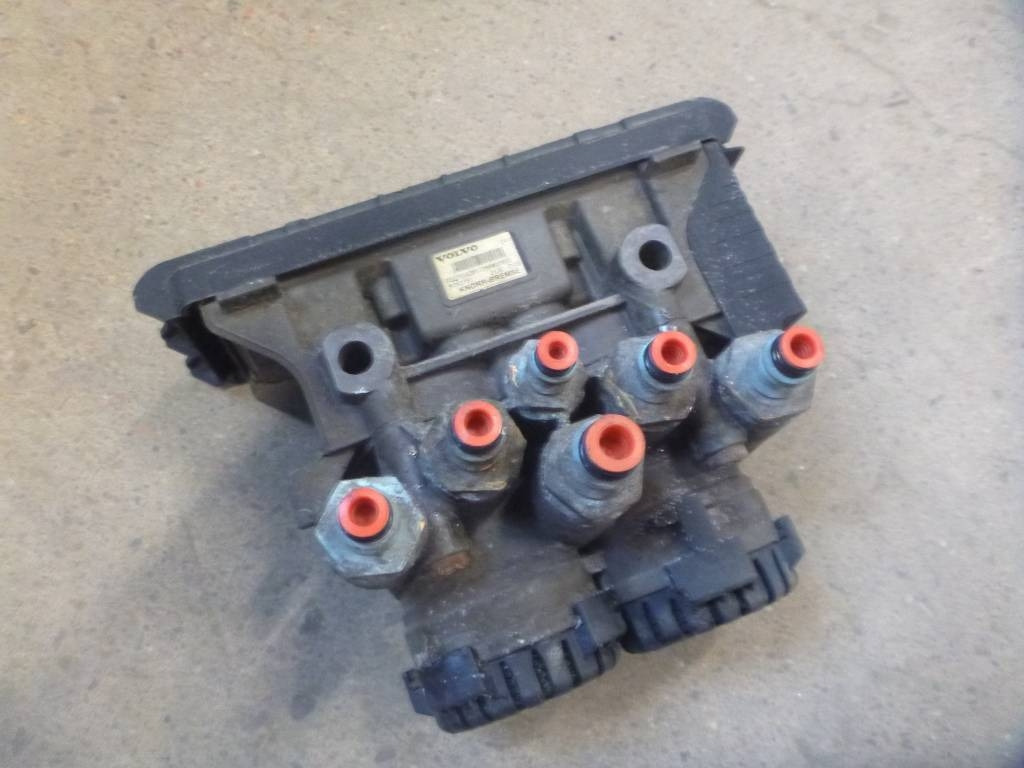 Volvo FH 13 520 - Fék alkatrészek - Teherautó: 1 kép. Volvo FH 13 520 - Fék alkatrészek - Teherautó: 1 kép.