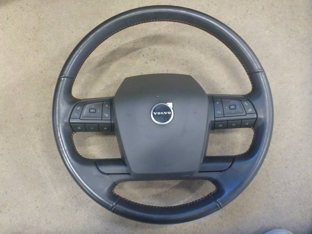 Volvo FH ratt, 82380308 - Fülke - Teherautó: 1 kép. Volvo FH ratt, 82380308 - Fülke - Teherautó: 1 kép.