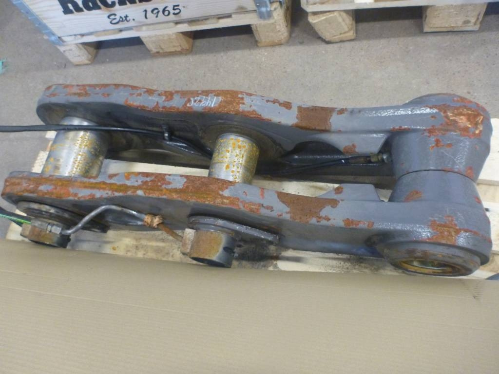 Volvo L 180 H Nedre tiltlänk - Darugém - Építőipari gépek: 1 kép. Volvo L 180 H Nedre tiltlänk - Darugém - Építőipari gépek: 1 kép.