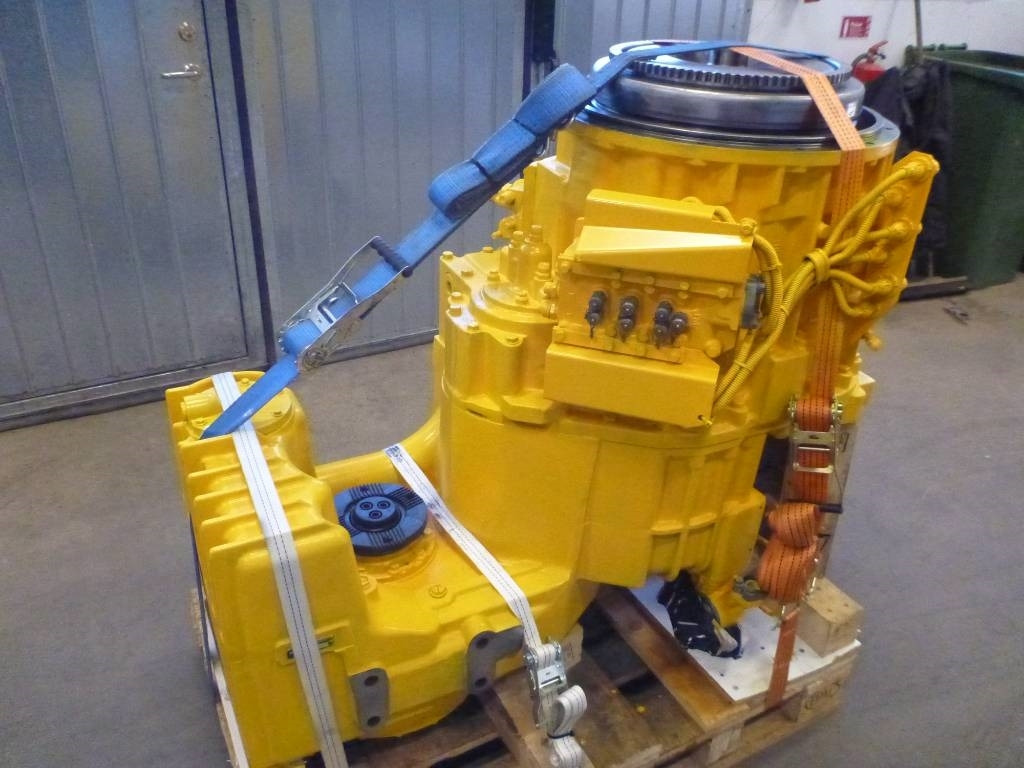 Volvo L 220 G - Gumikerekes homlokrakodó: 2 kép. Volvo L 220 G - Gumikerekes homlokrakodó: 2 kép.
