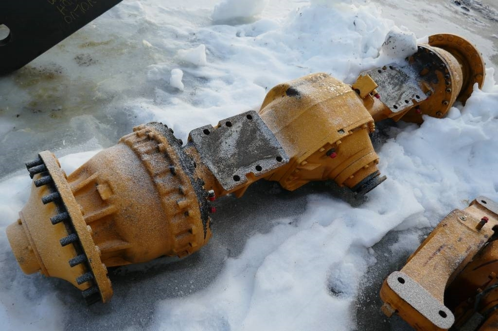 Volvo L180 HL Framaxel, voe56000 - Tengely és alkatrészek - Építőipari gépek: 1 kép. Volvo L180 HL Framaxel, voe56000 - Tengely és alkatrészek - Építőipari gépek: 1 kép.