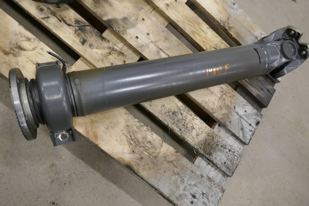 Volvo L180 HL Kardanaxel, voe15085424 - Sebességváltó - Építőipari gépek: 1 kép. Volvo L180 HL Kardanaxel, voe15085424 - Sebességváltó - Építőipari gépek: 1 kép.