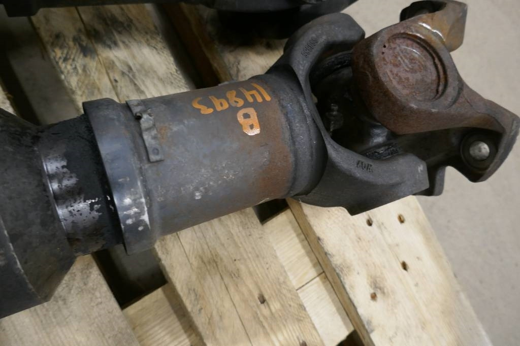 Volvo L180 HL Kardanaxel, voe15085429 - Sebességváltó - Építőipari gépek: 3 kép. Volvo L180 HL Kardanaxel, voe15085429 - Sebességváltó - Építőipari gépek: 3 kép.