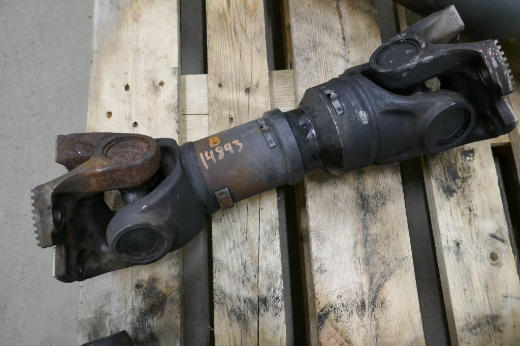 Volvo L180 HL Kardanaxel, voe15085429 - Sebességváltó - Építőipari gépek: 1 kép. Volvo L180 HL Kardanaxel, voe15085429 - Sebességváltó - Építőipari gépek: 1 kép.