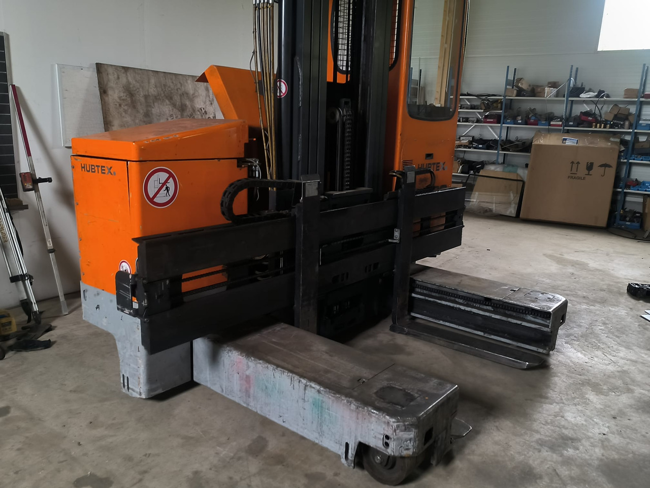 Négyutas tolóoszlopos targoncá HUBTEX MSU 30: 6 kép.