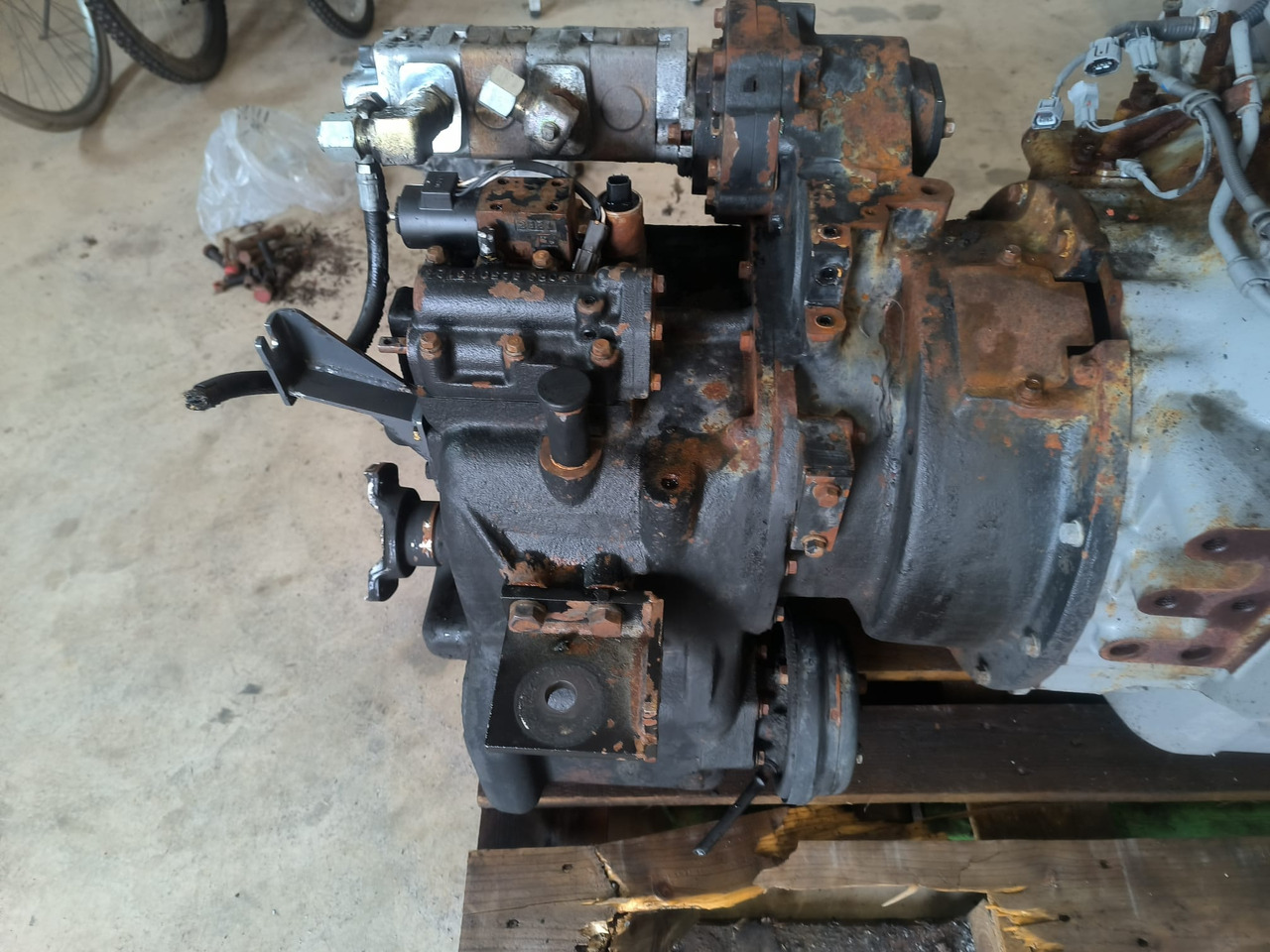 NISSAN TCM l1f6f70y - Sebességváltó és alkatrészek: 1 kép. NISSAN TCM l1f6f70y - Sebességváltó és alkatrészek: 1 kép.