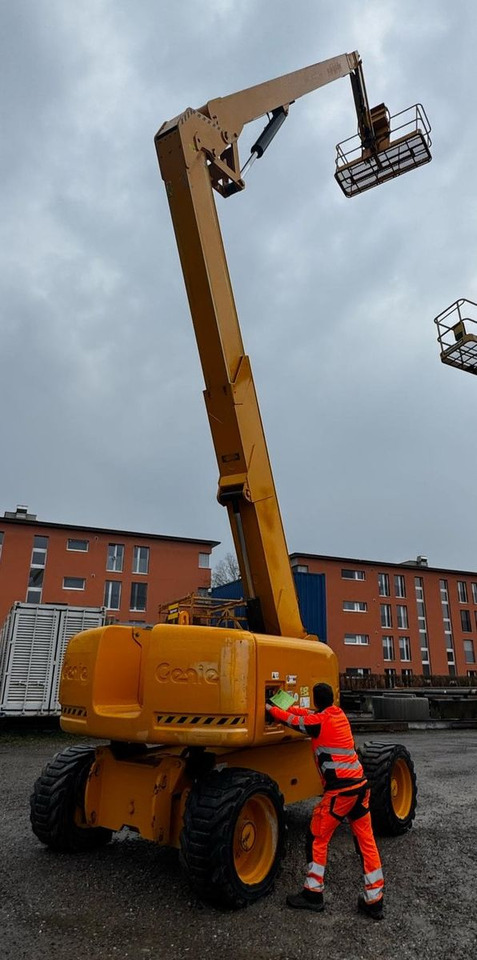Genie Z-80/60, 24.4meter height - Emelőkosaras teherautó: 2 kép. Genie Z-80/60, 24.4meter height - Emelőkosaras teherautó: 2 kép.