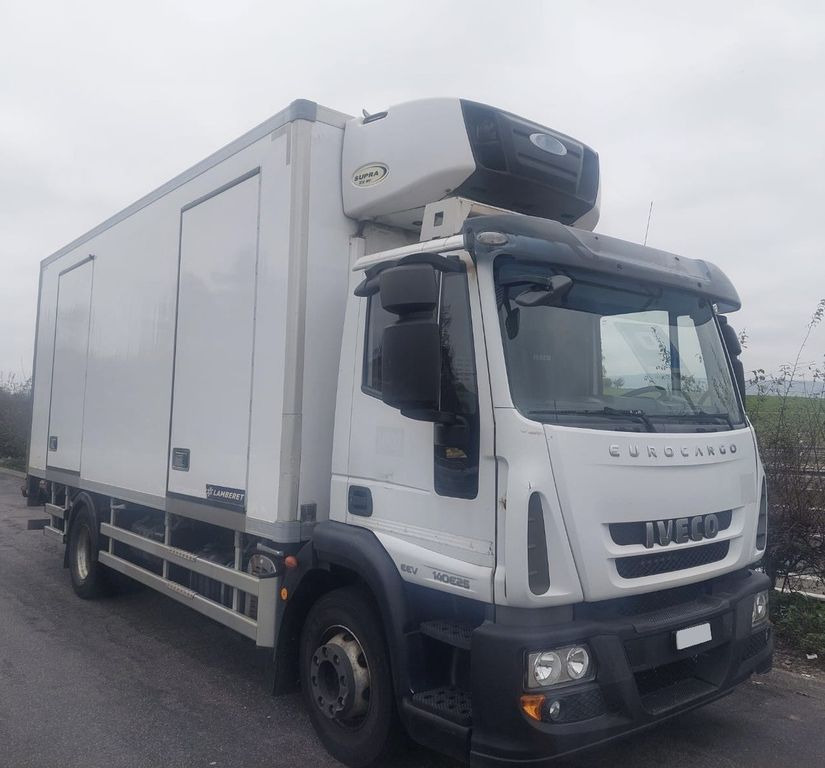 Iveco 140 E25 Eurocargo, E5, Carrier Supra 850 Iveco 140E25 Eurocargo, E5, Carrier Supra 850 - Hűtős teherautó: 1 kép. Iveco 140 E25 Eurocargo, E5, Carrier Supra 850 Iveco 140E25 Eurocargo, E5, Carrier Supra 850 - Hűtős teherautó: 1 kép.