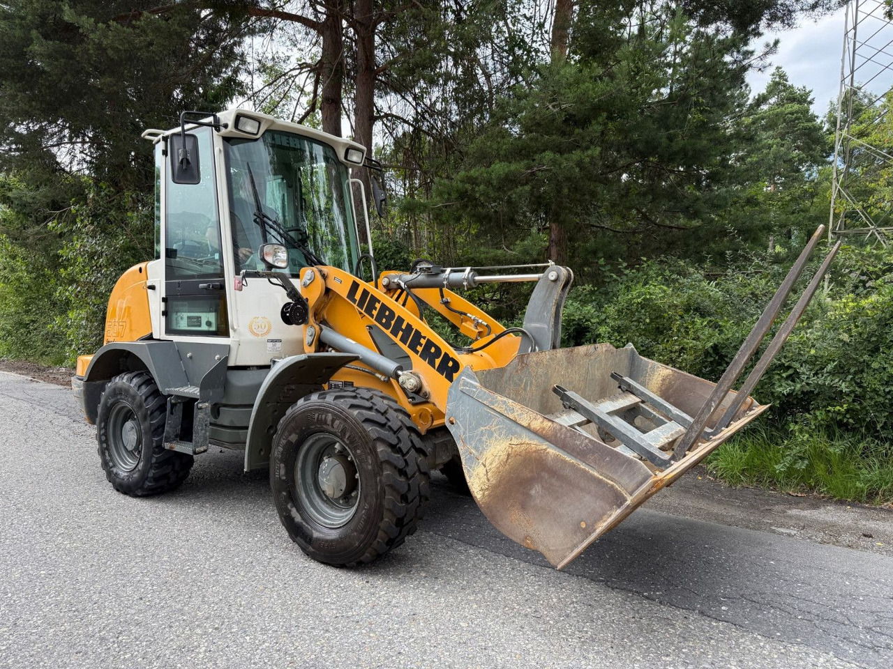 Liebherr L507, Gabel+Schaufel, ONLY 850hours - Gumikerekes homlokrakodó: 1 kép. Liebherr L507, Gabel+Schaufel, ONLY 850hours - Gumikerekes homlokrakodó: 1 kép.