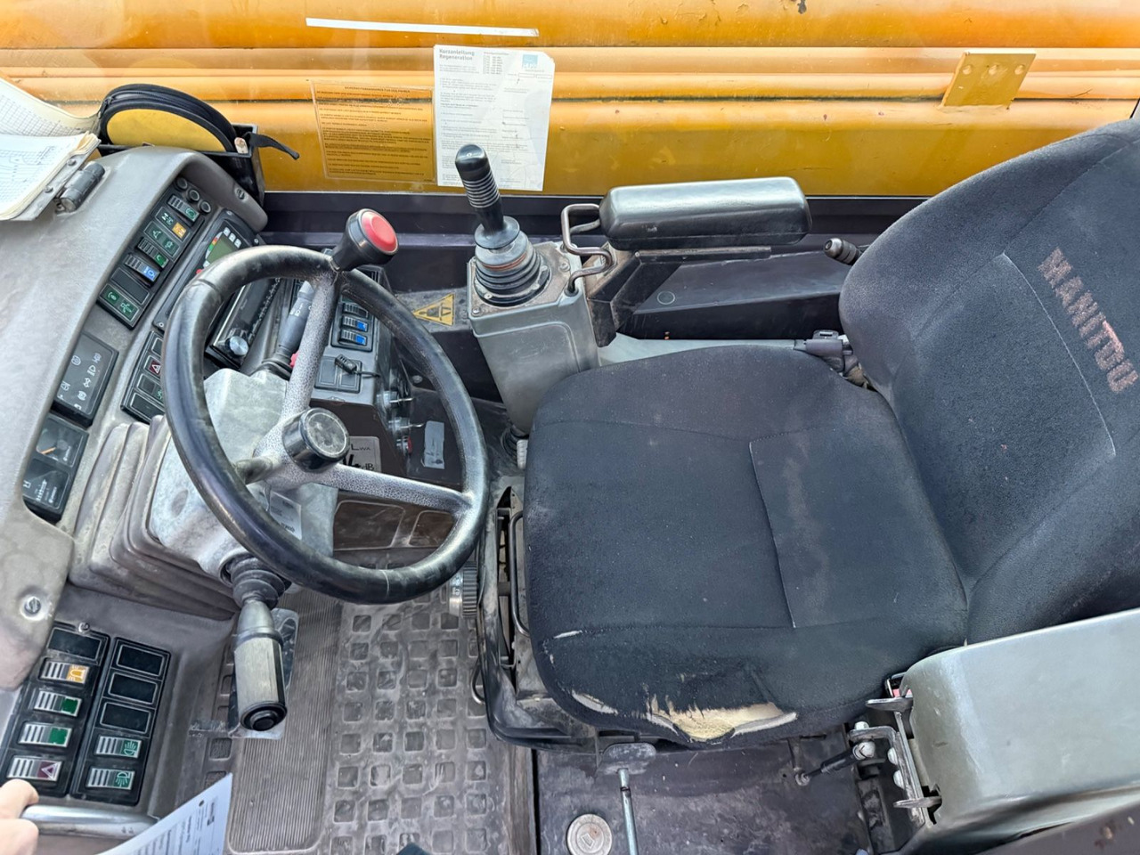 Manitou MRT 1542 M, Korb, Schaufel, Gabeln - Gumikerekes homlokrakodó: 5 kép. Manitou MRT 1542 M, Korb, Schaufel, Gabeln - Gumikerekes homlokrakodó: 5 kép.