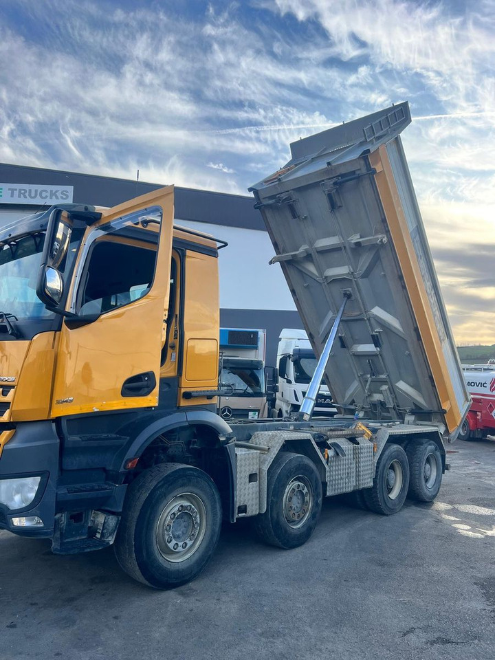 Mercedes-Benz Arocs 3243 8x4, E6, Trösch Kipper - Billenőplatós teherautó: 2 kép. Mercedes-Benz Arocs 3243 8x4, E6, Trösch Kipper - Billenőplatós teherautó: 2 kép.