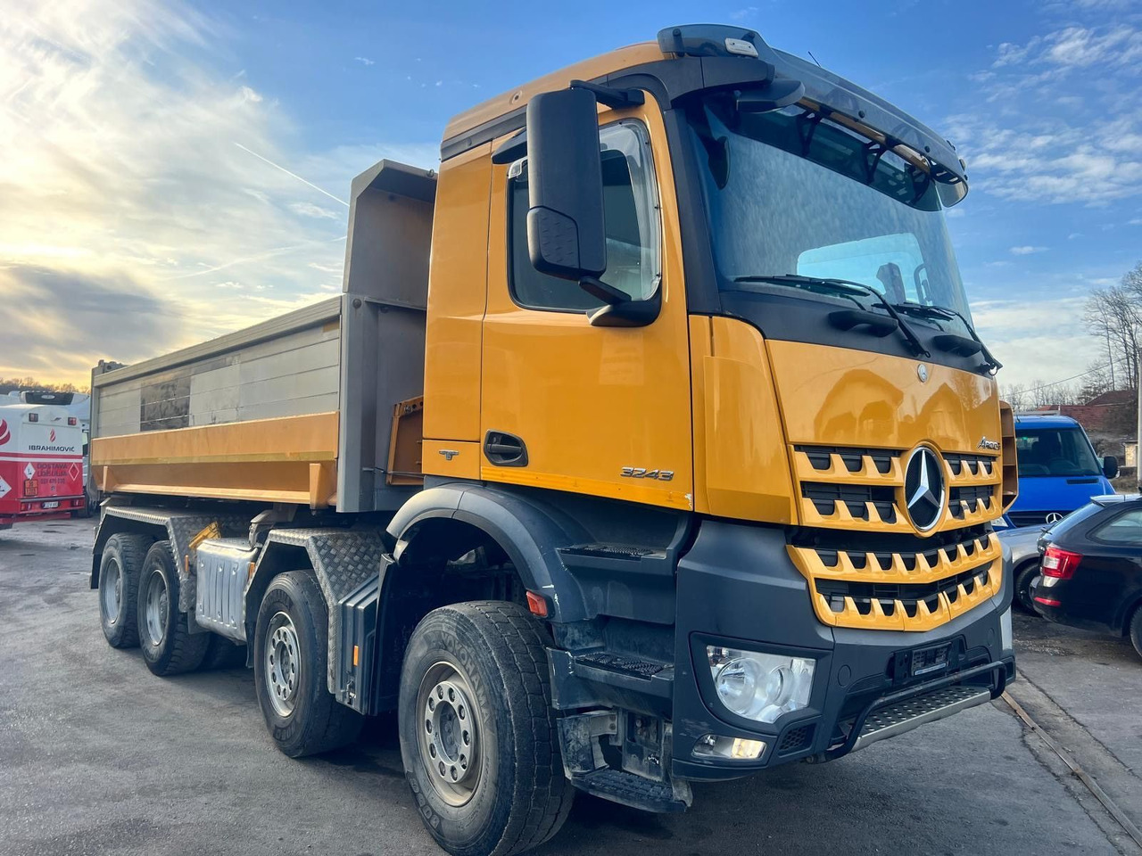 Mercedes-Benz Arocs 3243 8x4, E6, Trösch Kipper - Billenőplatós teherautó: 1 kép. Mercedes-Benz Arocs 3243 8x4, E6, Trösch Kipper - Billenőplatós teherautó: 1 kép.