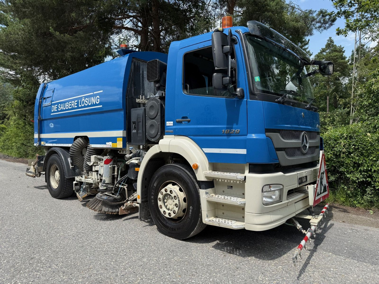 Mercedes-Benz Axor 1829 4x2, E5, EPS, RHD, Faun Kehrmaschine - Utcaseprő gép: 3 kép. Mercedes-Benz Axor 1829 4x2, E5, EPS, RHD, Faun Kehrmaschine - Utcaseprő gép: 3 kép.
