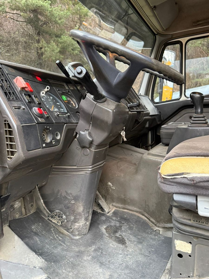 Mercedes-Benz SK 1831 K 4x2, Abroll - Horgos rakodó teherautó: 5 kép. Mercedes-Benz SK 1831 K 4x2, Abroll - Horgos rakodó teherautó: 5 kép.