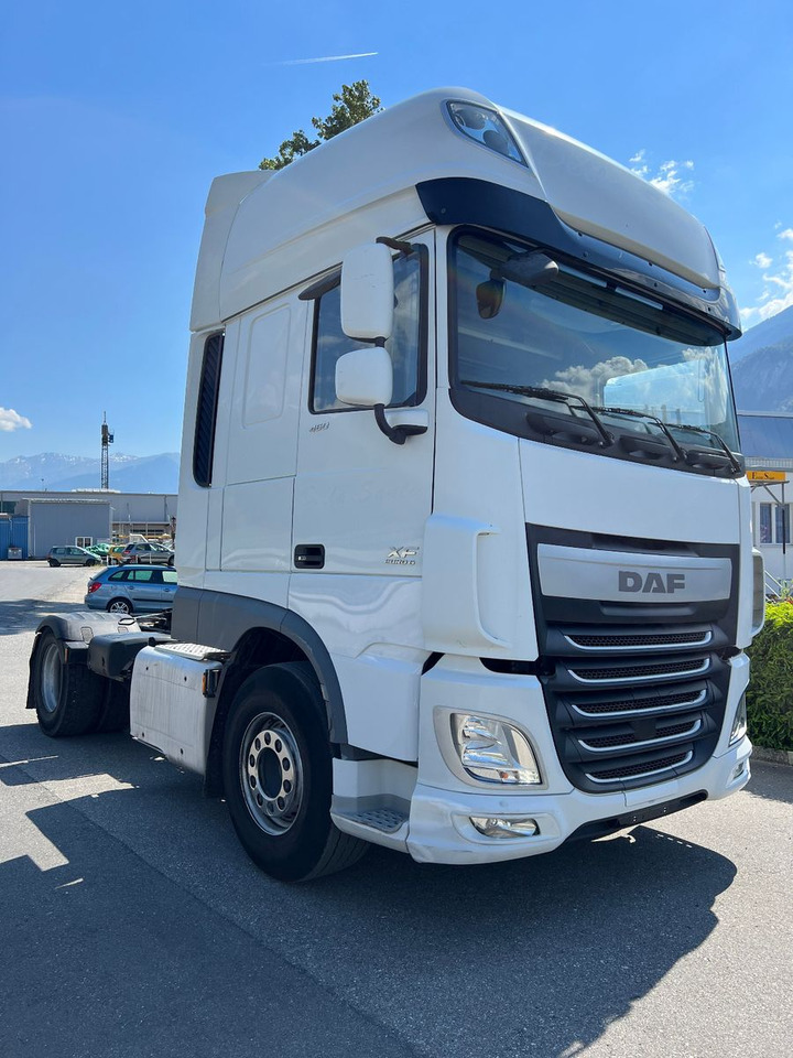 DAF FT XF 460 4x2, E6, PTO, 2x - Nyergesvontató: 2 kép. DAF FT XF 460 4x2, E6, PTO, 2x - Nyergesvontató: 2 kép.