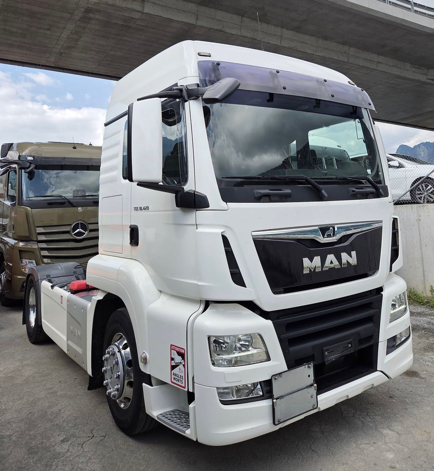 MAN TGS 18.420 4x2, E6, ADR - Nyergesvontató: 2 kép. MAN TGS 18.420 4x2, E6, ADR - Nyergesvontató: 2 kép.