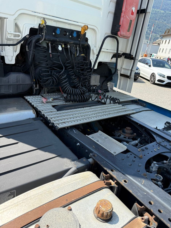 MAN TGX 18.680 V8 4x2, Euro 5,Retarder,Kipphydraulik - Nyergesvontató: 5 kép. MAN TGX 18.680 V8 4x2, Euro 5,Retarder,Kipphydraulik - Nyergesvontató: 5 kép.