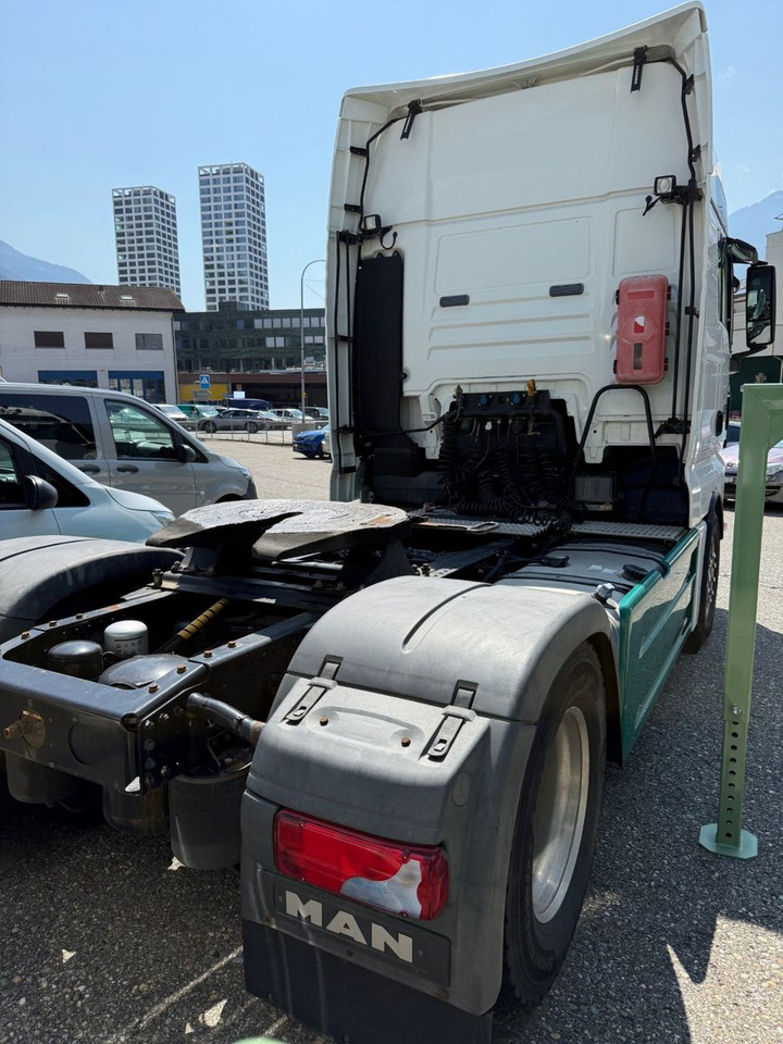 MAN TGX 18.680 V8 4x2, Euro 5,Retarder,Kipphydraulik - Nyergesvontató: 4 kép. MAN TGX 18.680 V8 4x2, Euro 5,Retarder,Kipphydraulik - Nyergesvontató: 4 kép.