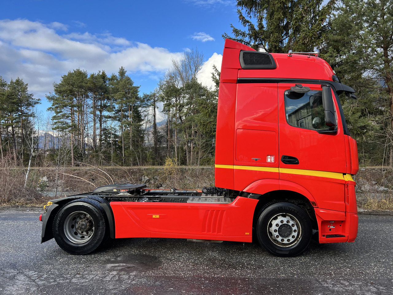 MERCEDES-BENZ Actros 1845 4x2, E6, Retarder - Nyergesvontató: 3 kép. MERCEDES-BENZ Actros 1845 4x2, E6, Retarder - Nyergesvontató: 3 kép.