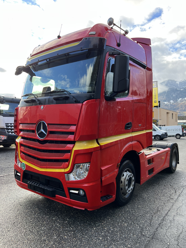 MERCEDES-BENZ Actros 1845 4x2, E6, Retarder - Nyergesvontató: 2 kép. MERCEDES-BENZ Actros 1845 4x2, E6, Retarder - Nyergesvontató: 2 kép.