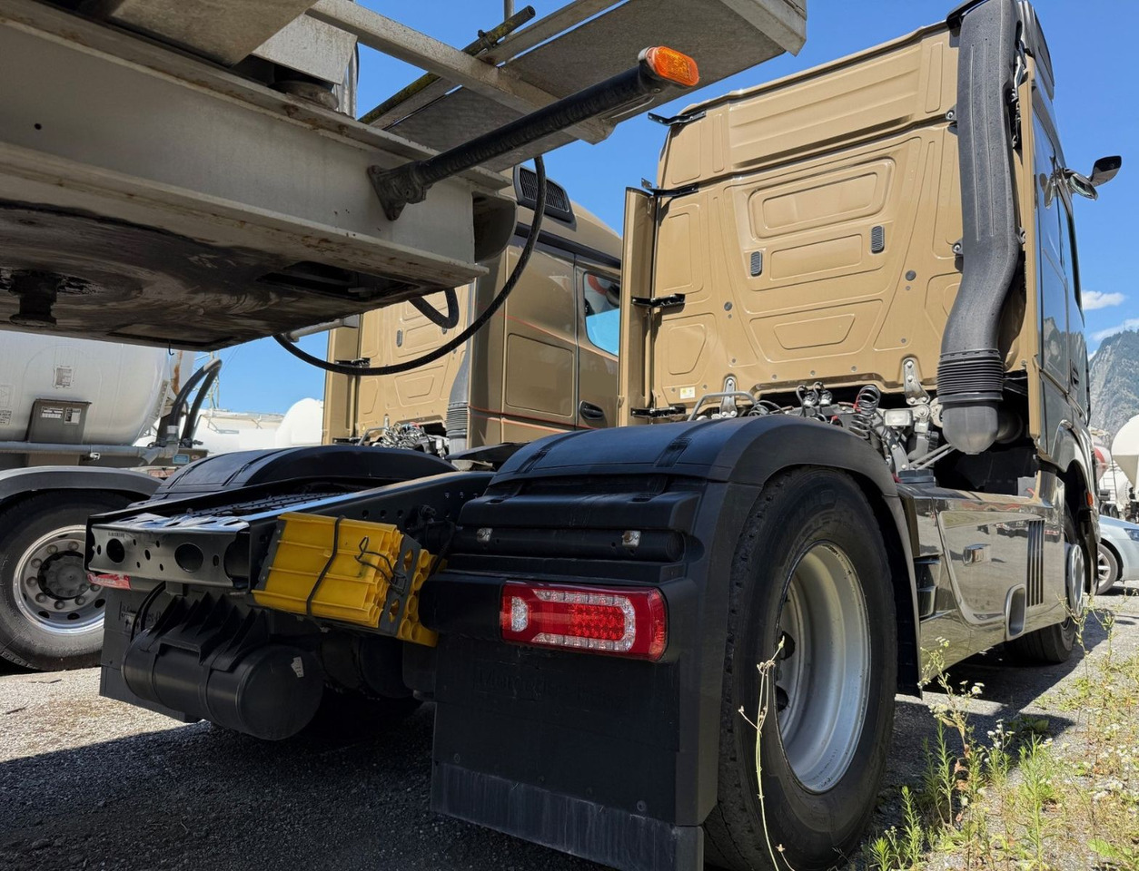 Mercedes-Benz Actros 1845 4x2, MP5, E6, Retarder - Nyergesvontató: 4 kép. Mercedes-Benz Actros 1845 4x2, MP5, E6, Retarder - Nyergesvontató: 4 kép.