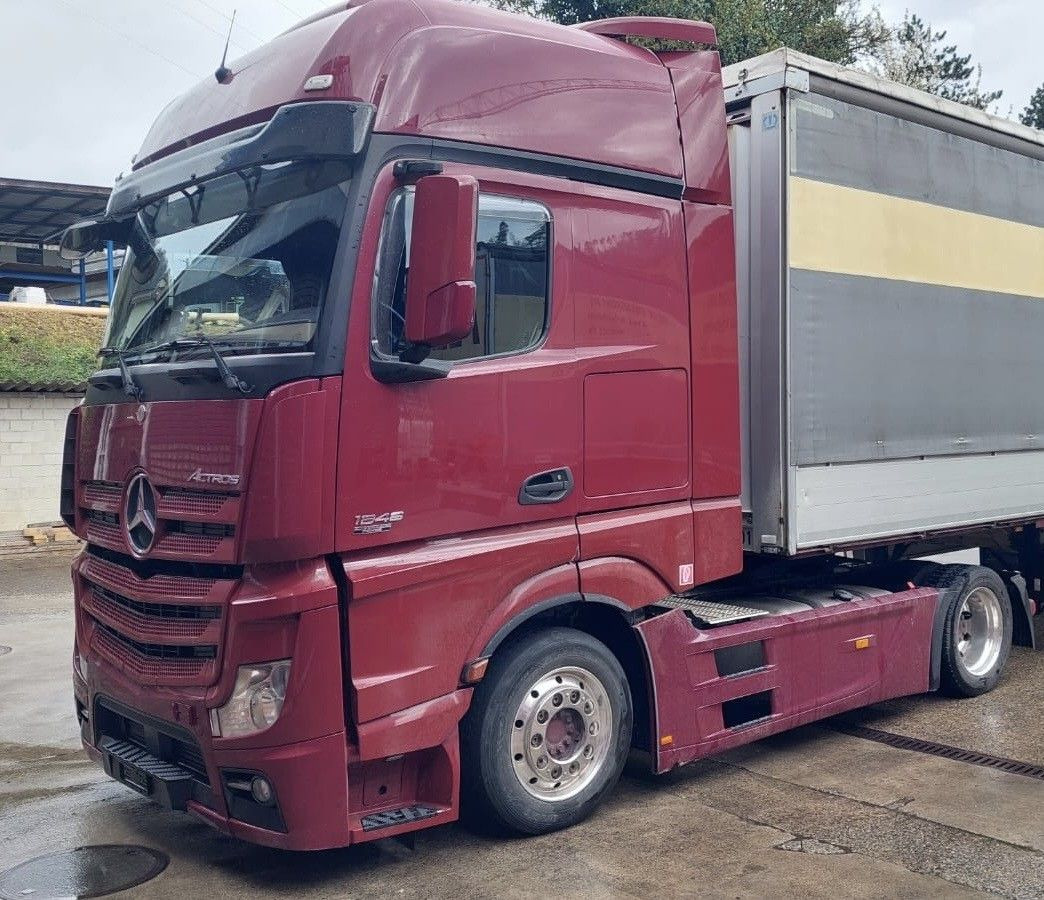 Mercedes-Benz Actros 1848 4x2, E6,Lowliner,verstellbare Sattel - Nyergesvontató: 3 kép. Mercedes-Benz Actros 1848 4x2, E6,Lowliner,verstellbare Sattel - Nyergesvontató: 3 kép.