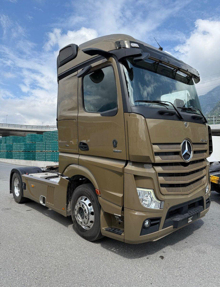 Mercedes-Benz Actros 1851 4x2, MP5, E6, Retarder, Kompressor - Nyergesvontató: 2 kép. Mercedes-Benz Actros 1851 4x2, MP5, E6, Retarder, Kompressor - Nyergesvontató: 2 kép.