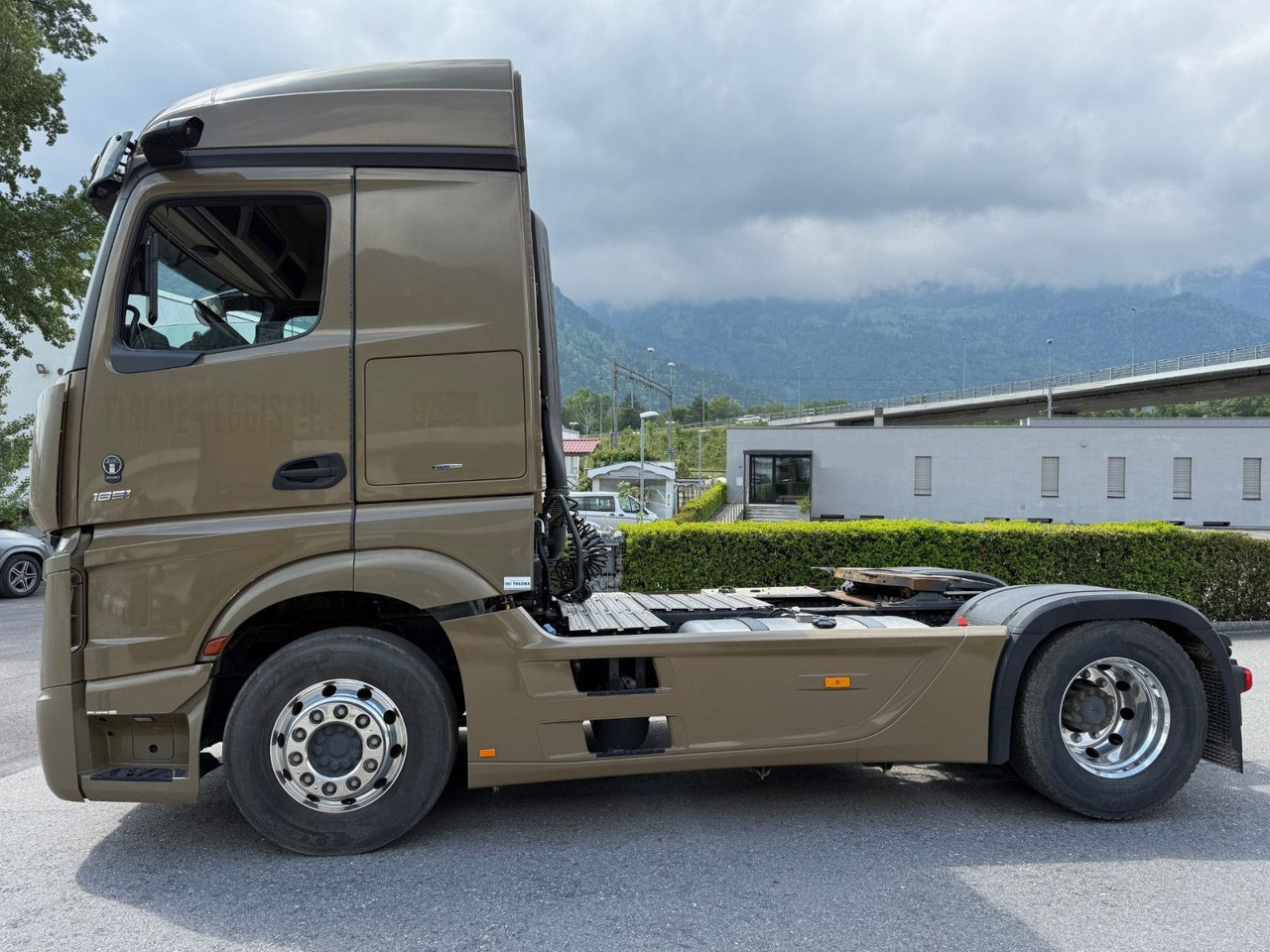 Mercedes-Benz Actros 1851 4x2, MP5, E6, Retarder, Kompressor - Nyergesvontató: 3 kép. Mercedes-Benz Actros 1851 4x2, MP5, E6, Retarder, Kompressor - Nyergesvontató: 3 kép.