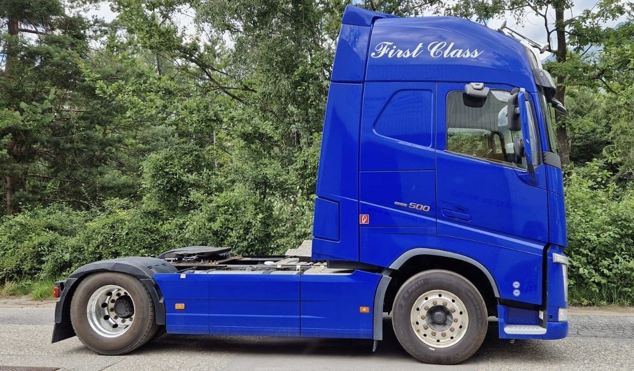 Volvo FH500 4x2, Euro 6, Retarder - Nyergesvontató: 4 kép. Volvo FH500 4x2, Euro 6, Retarder - Nyergesvontató: 4 kép.