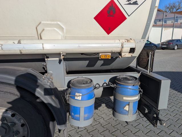 ROHR Hendricks Rohr, ADR, Diesel/Benzin 5 Kammern - Tartályos félpótkocsi: 5 kép. ROHR Hendricks Rohr, ADR, Diesel/Benzin 5 Kammern - Tartályos félpótkocsi: 5 kép.