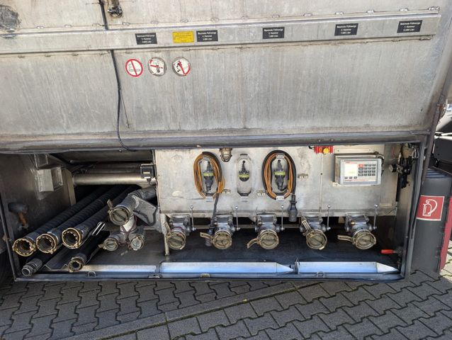 ROHR Hendricks Rohr, ADR, Diesel/Benzin 5 Kammern - Tartályos félpótkocsi: 4 kép. ROHR Hendricks Rohr, ADR, Diesel/Benzin 5 Kammern - Tartályos félpótkocsi: 4 kép.