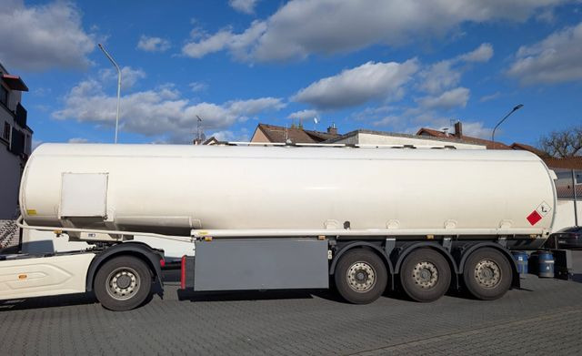 ROHR Hendricks Rohr, ADR, Diesel/Benzin 5 Kammern - Tartályos félpótkocsi: 1 kép. ROHR Hendricks Rohr, ADR, Diesel/Benzin 5 Kammern - Tartályos félpótkocsi: 1 kép.