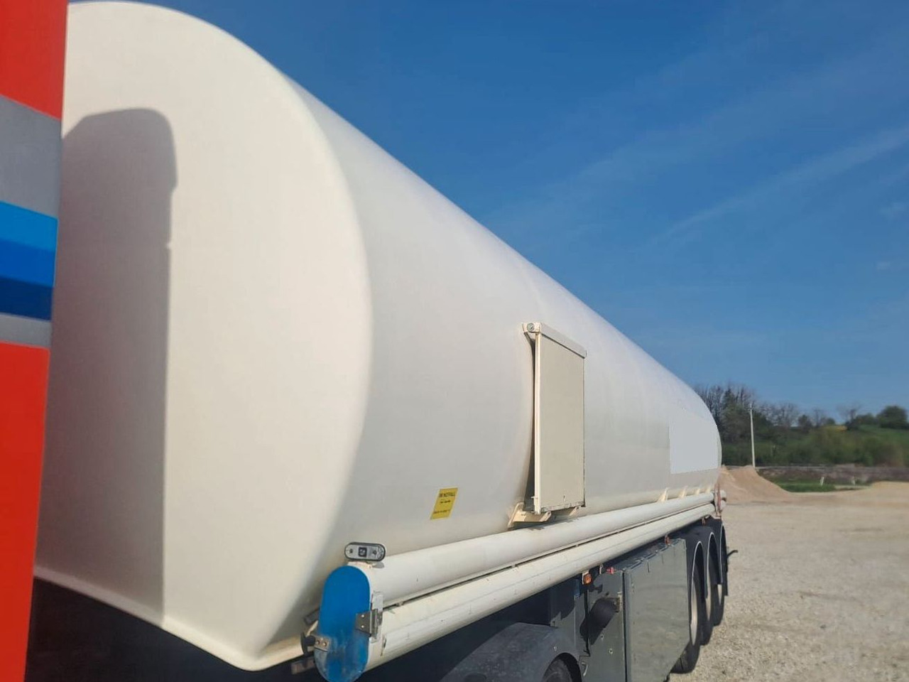 Schrader ADR, Treibstoff Diesel/Benzin, 4 Kammern, Sening Schrader ADR, Treibstoff Diesel/Benzin, 4 Kammern, Sening - Tartályos félpótkocsi: 2 kép. Schrader ADR, Treibstoff Diesel/Benzin, 4 Kammern, Sening Schrader ADR, Treibstoff Diesel/Benzin, 4 Kammern, Sening - Tartályos félpótkocsi: 2 kép.