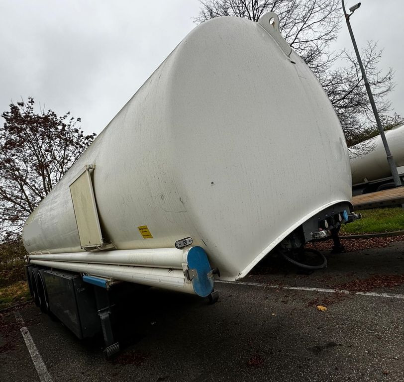 Schrader ADR, Treibstoff Diesel/Benzin, 4 Kammern, Sening - Tartályos félpótkocsi: 3 kép. Schrader ADR, Treibstoff Diesel/Benzin, 4 Kammern, Sening - Tartályos félpótkocsi: 3 kép.