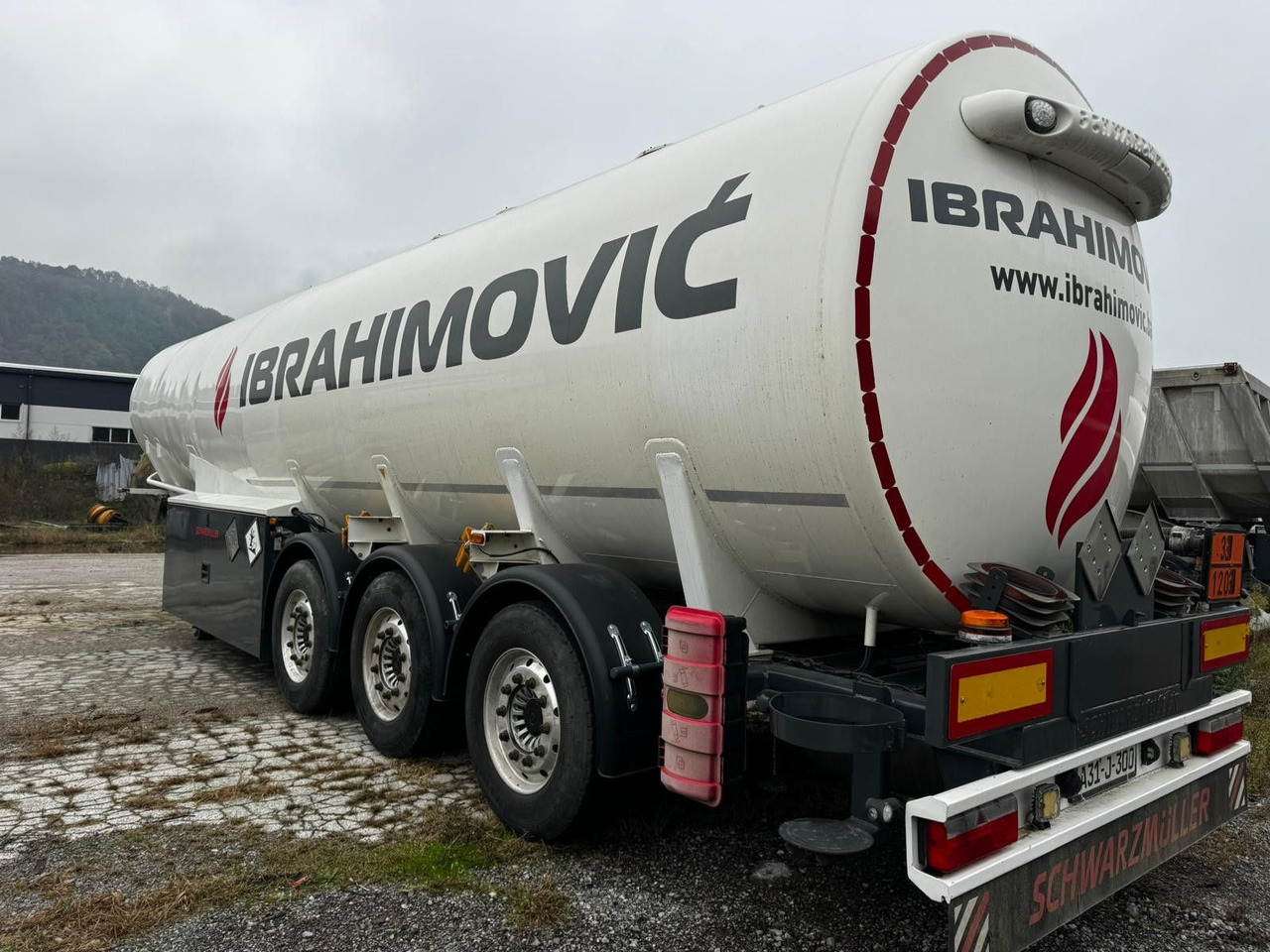 Schwarzmüller 5 Kammern, ADR, Treibstoff Fuel - Tartályos félpótkocsi: 3 kép. Schwarzmüller 5 Kammern, ADR, Treibstoff Fuel - Tartályos félpótkocsi: 3 kép.