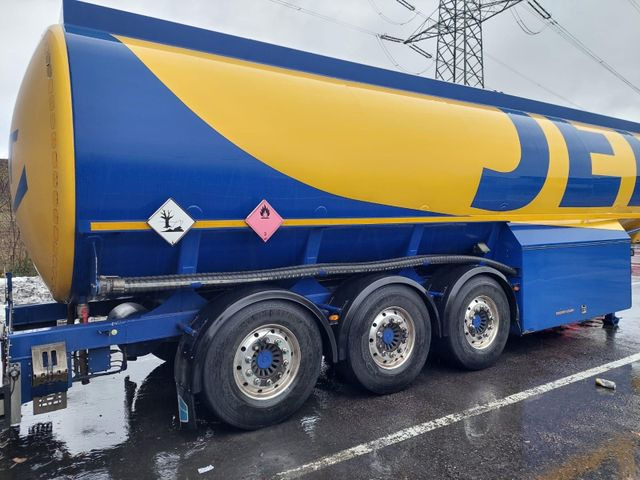 Schwarzmüller Schwingenschlögel,ADR,Diesel/Benzin, 5 Kammern Schwarzmüller Schwingenschlögel,ADR,Diesel/Benzin, 5 Kammern - Tartályos félpótkocsi: 3 kép. Schwarzmüller Schwingenschlögel,ADR,Diesel/Benzin, 5 Kammern Schwarzmüller Schwingenschlögel,ADR,Diesel/Benzin, 5 Kammern - Tartályos félpótkocsi: 3 kép.