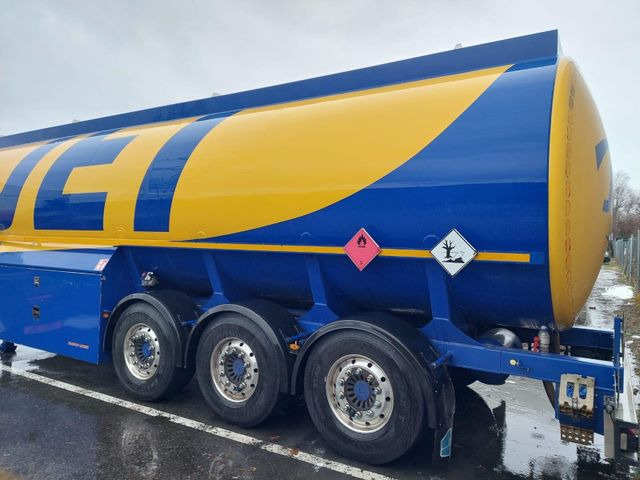 Schwarzmüller Schwingenschlögel,ADR,Diesel/Benzin, 5 Kammern Schwarzmüller Schwingenschlögel,ADR,Diesel/Benzin, 5 Kammern - Tartályos félpótkocsi: 2 kép. Schwarzmüller Schwingenschlögel,ADR,Diesel/Benzin, 5 Kammern Schwarzmüller Schwingenschlögel,ADR,Diesel/Benzin, 5 Kammern - Tartályos félpótkocsi: 2 kép.