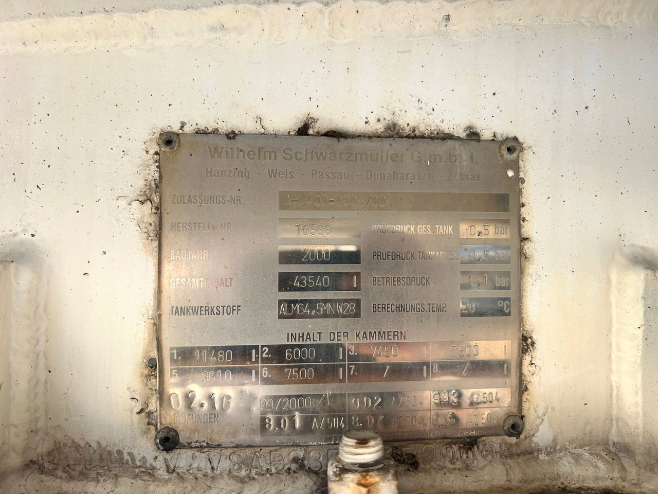 Schwarzmüller TS 3/E ADR, 6 Kammern Treibstoff Fuel - Tartályos félpótkocsi: 4 kép. Schwarzmüller TS 3/E ADR, 6 Kammern Treibstoff Fuel - Tartályos félpótkocsi: 4 kép.