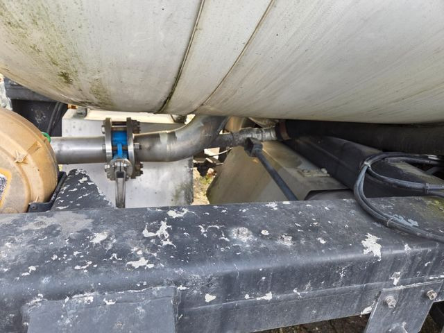 Schwarzmüller TS 3/E, ADR, Bitumen, 1 Kammer - Tartályos félpótkocsi: 5 kép. Schwarzmüller TS 3/E, ADR, Bitumen, 1 Kammer - Tartályos félpótkocsi: 5 kép.