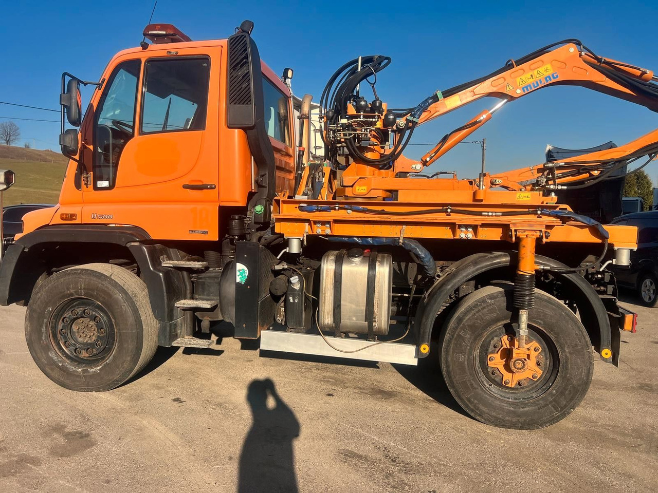Unimog U500 4x4, Boeschungsmaehwerk Mulag - Teherautó: 5 kép. Unimog U500 4x4, Boeschungsmaehwerk Mulag - Teherautó: 5 kép.