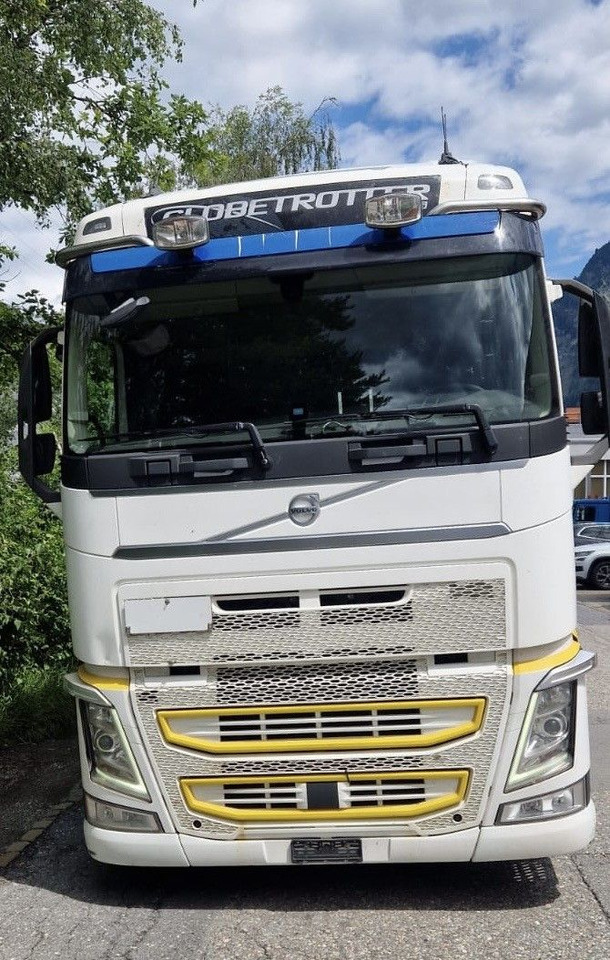 Volvo FH460 4x2R, E6, Ladebordwand - Ponyvás teherautó: 3 kép. Volvo FH460 4x2R, E6, Ladebordwand - Ponyvás teherautó: 3 kép.