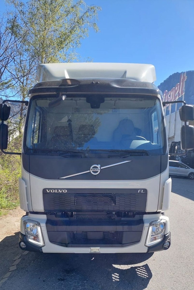 Volvo FL280 4x2, E6, Wohnwagen + 2 Pferdeplaetze Volvo FL280 4x2, E6, 7.40m Chassis, Fahrgestell - Lószállító kamion: 2 kép. Volvo FL280 4x2, E6, Wohnwagen + 2 Pferdeplaetze Volvo FL280 4x2, E6, 7.40m Chassis, Fahrgestell - Lószállító kamion: 2 kép.
