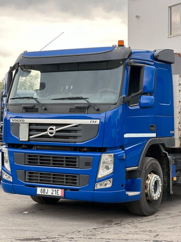 Volvo FM 460 6x2, E5, L:7200mm - Platós teherautó: 3 kép. Volvo FM 460 6x2, E5, L:7200mm - Platós teherautó: 3 kép.
