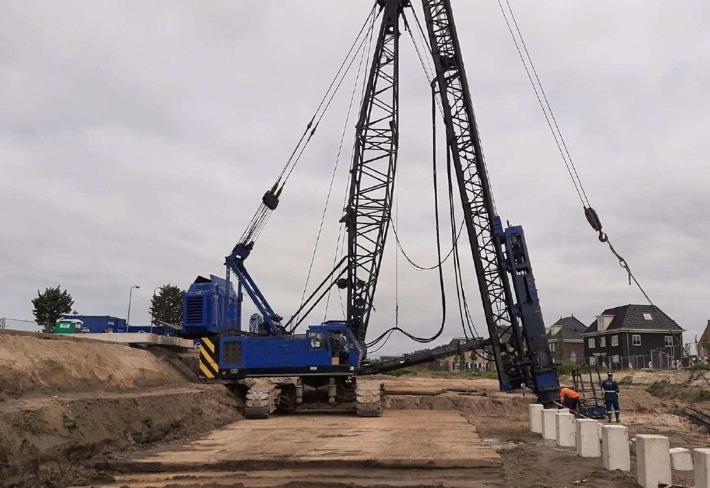 HITACHI KH300-3 PD - Lánctalpas daru: 2 kép. HITACHI KH300-3 PD - Lánctalpas daru: 2 kép.