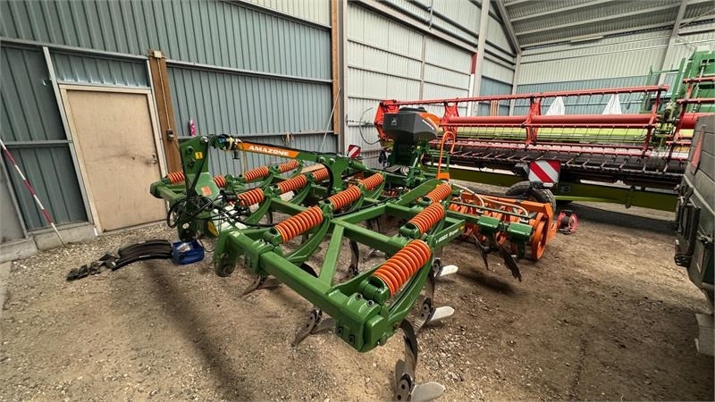Amazone Cenius 4003 4003 med frøsåning - Borona: 2 kép. Amazone Cenius 4003 4003 med frøsåning - Borona: 2 kép.