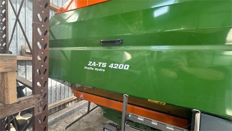 Amazone ZA-TS 4200 Hydro ZA-TS 4200 Hydro - Szervestrágyaszóró: 3 kép. Amazone ZA-TS 4200 Hydro ZA-TS 4200 Hydro - Szervestrágyaszóró: 3 kép.